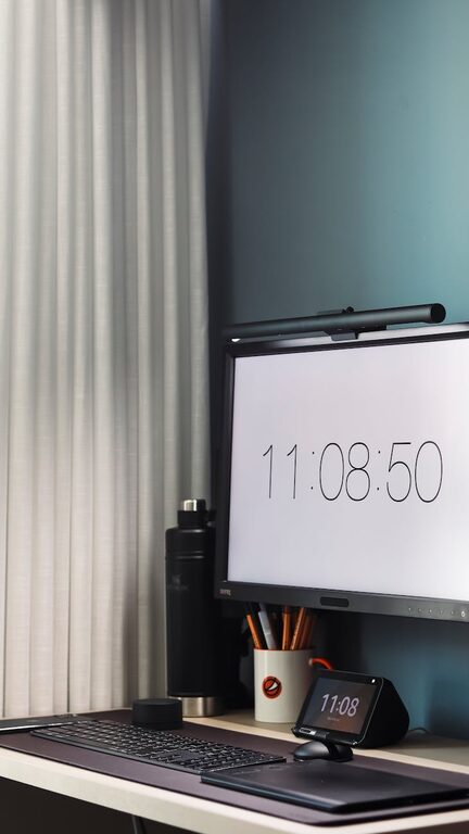 Simple Tips for Organizing Your Workspace to Boost Productivity and Comfort